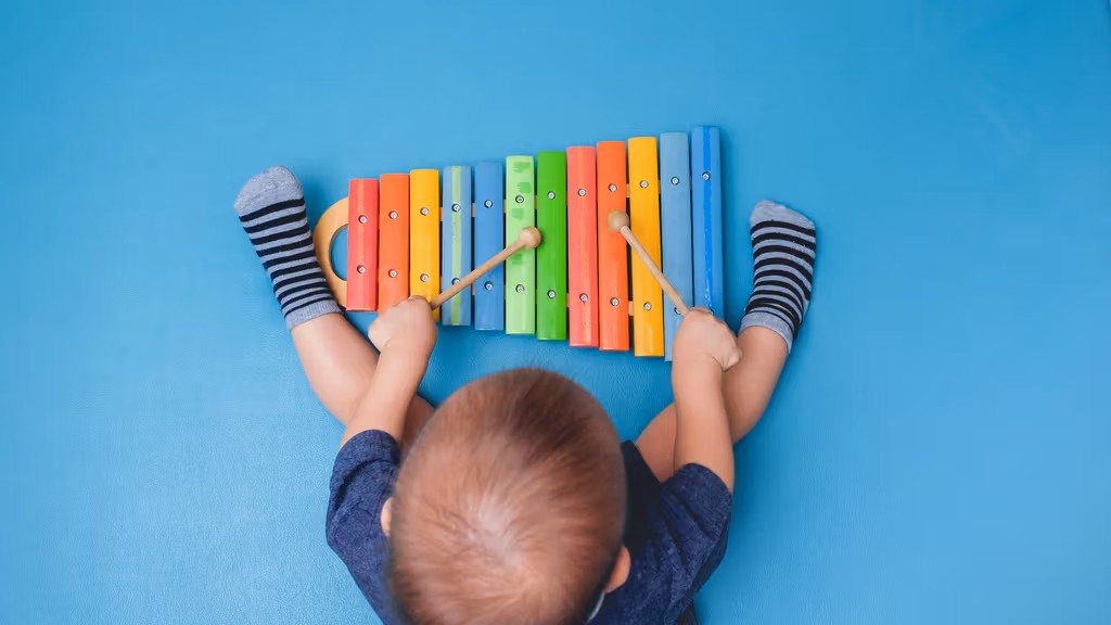 https://lamaisonquirendfou.com/wp-content/uploads/2025/05/enfant-musique-bebe-instrument-percussions-afb752-0@1x.jpeg